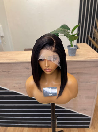 Clearance faulty wigs : 12a Sleek Bob 12” Full frontal